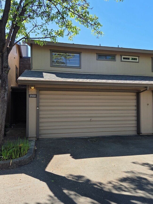 Building Photo - 1930 Bechelli Ln