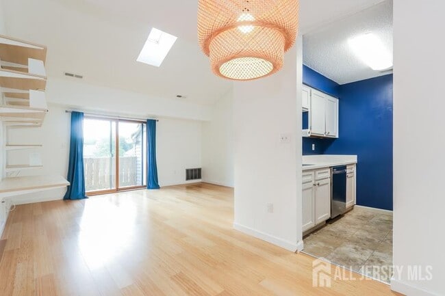 Building Photo - 2109 Ravens Crest Dr