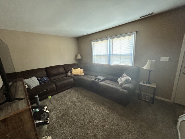 Foto del edificio - 603 N Dianne Ln