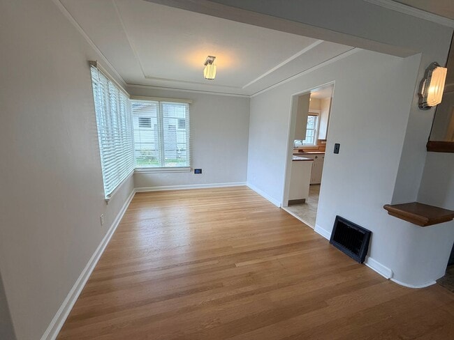 Building Photo - 2Bed/1.5 Bath Hawthorne District Bungalow