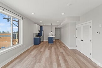 Building Photo - 2413 Frankford Ave