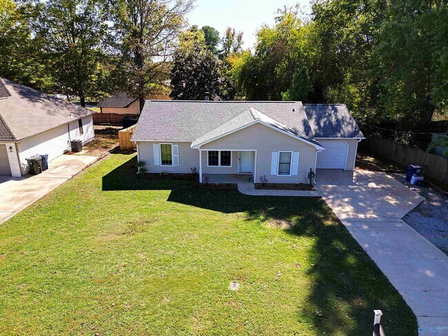 Foto del edificio - 103 Whisperwood Ln