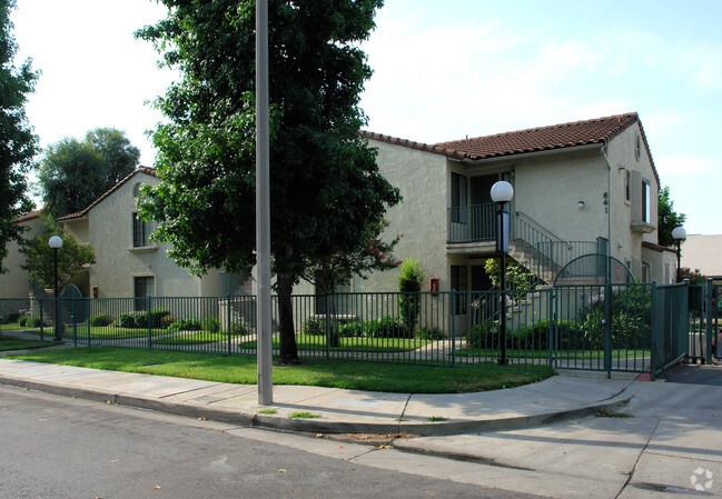 Building Photo - Ontario Plaza Apartments