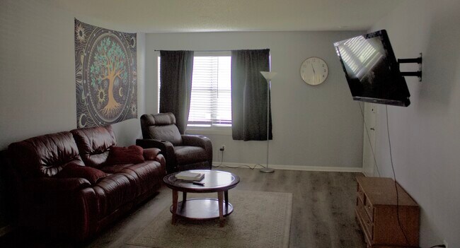 Building Photo - 5326 E Whiteway Dr