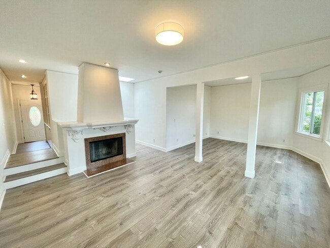 Building Photo - Bernal Hts. 2Br/1.5Ba Home w/Fab City View...