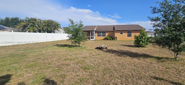 Building Photo - 613 SW Sandbar Terrace