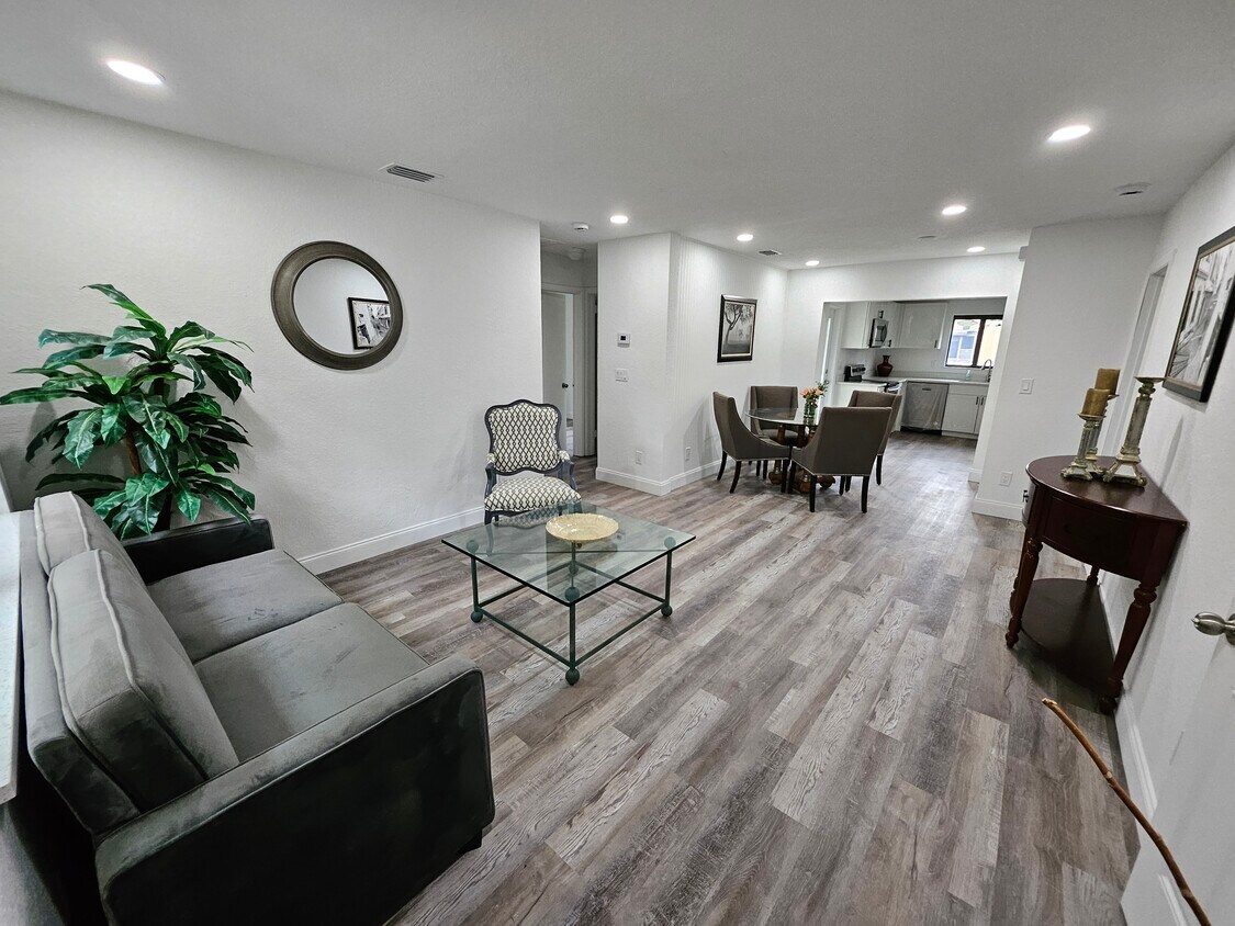 Foto principal - 7807 Holopaw Ave