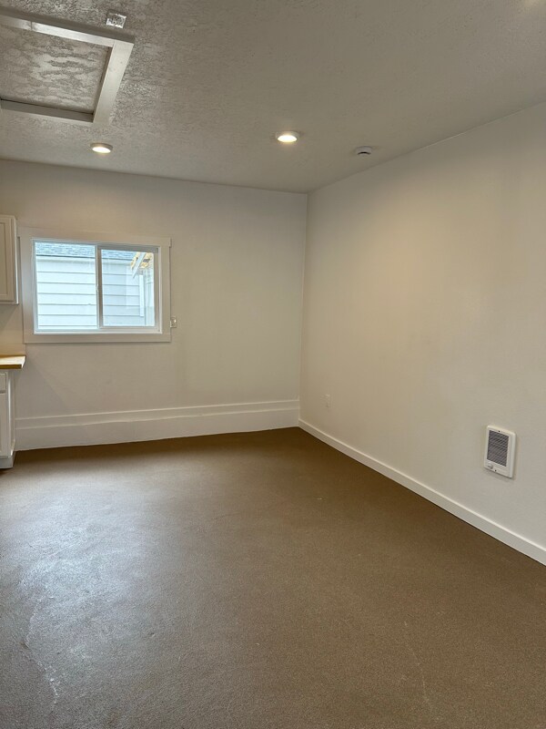 Foto del edificio - 4975 Breanna Ln NE