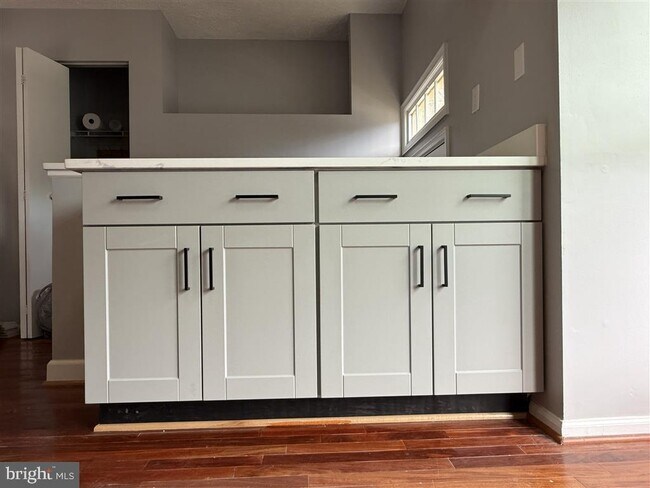 Foto del edificio - 102 Smoothleaf Ln