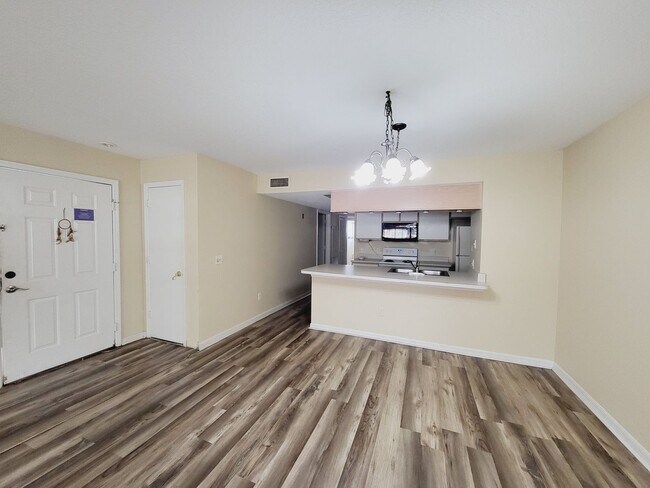 Building Photo - Spacious 3/2 condo near Disney!