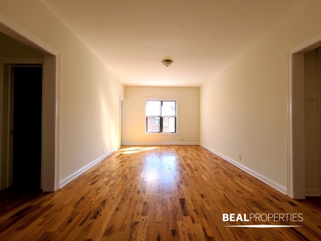 Foto del edificio - 831 W Waveland Ave