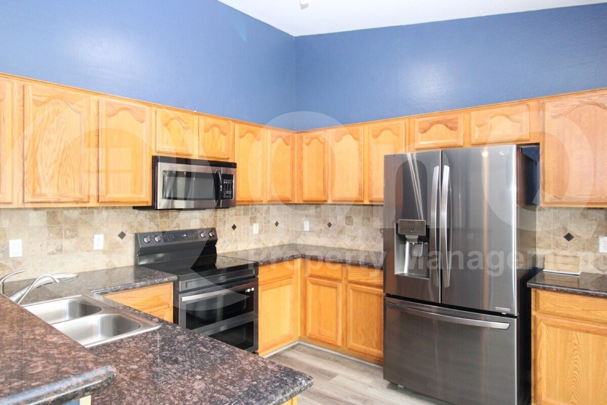 Foto principal - 4567 E Meadow Land Dr
