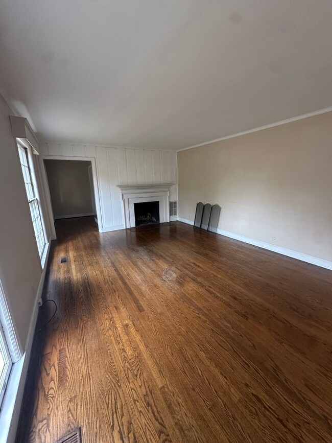 Photo - TWO MINUTES TO GREEN HILLS MALL House