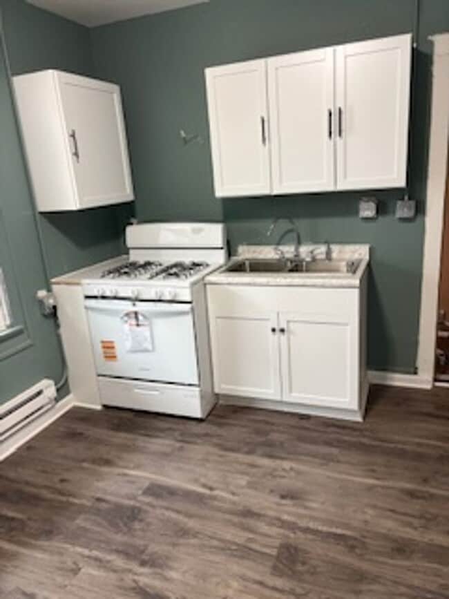 Building Photo - 303 Franklin St