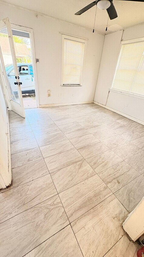 Foto principal - 2701 Brewster St