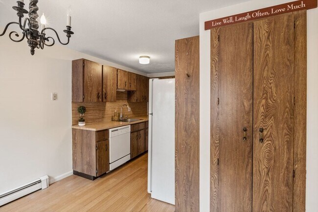 Building Photo - 111 Twin Lakes Dr