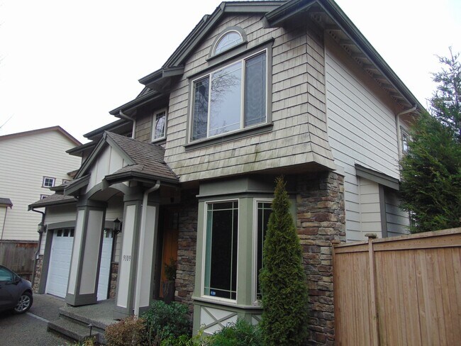 Building Photo - 4+ Bedroom/2.5 Bath Luxury Kirkland Home.  Spacious Home, Rose Hill Area!  A Must See!