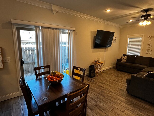 Building Photo - Very New 2 Bedroom 1.5 Bathroom Town Home ...