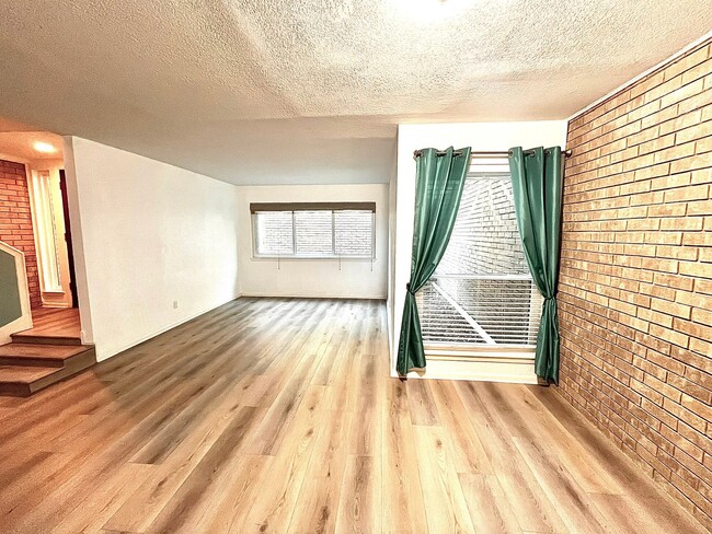 Building Photo - 70 Chervil Common