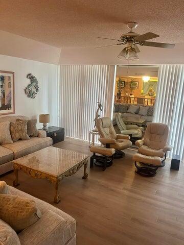 Foto del edificio - 4746 S Ocean Blvd
