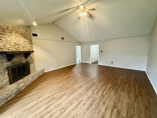 Building Photo - 2708 Charlesworth Dr