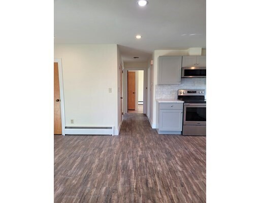 Foto del edificio - 63 Lowland Rd