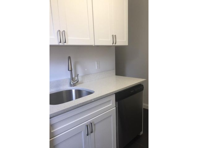 Building Photo - 141-30 Pershing Crescent