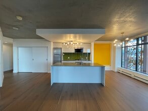 Building Photo - 128 Cordova St W