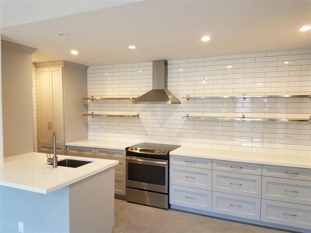 Primary Photo - 2121 Hepburn St