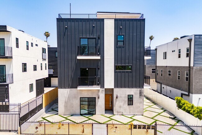 Building Photo - 242 1/2 N Dillon St
