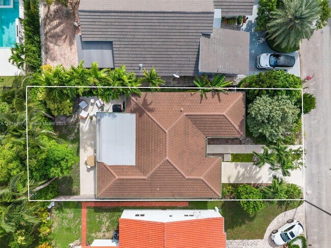 Foto del edificio - 9025 Dickens Ave