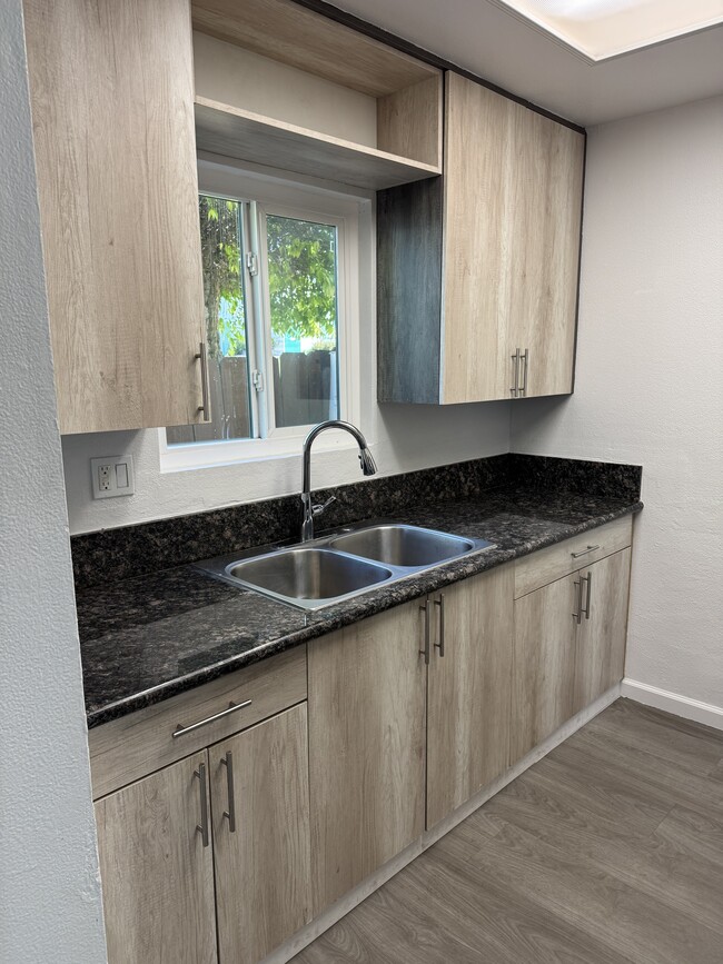 Foto del edificio - 1434 Hilltop Dr