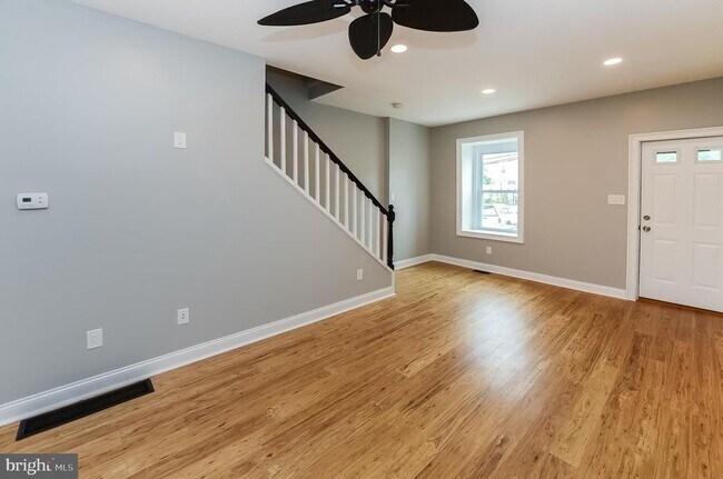 Building Photo - 135 Markle St