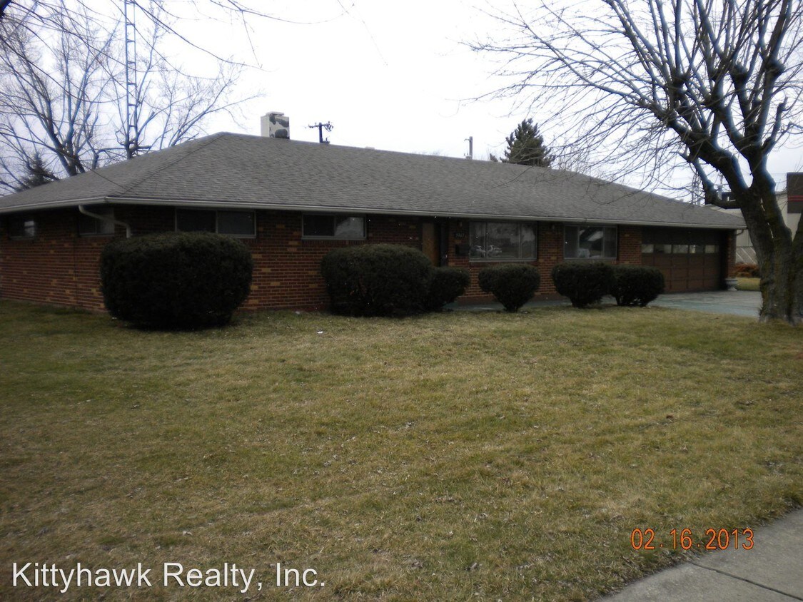 3 br, 2 bath House 5913 Brandt Pike House Rental in Huber Heights