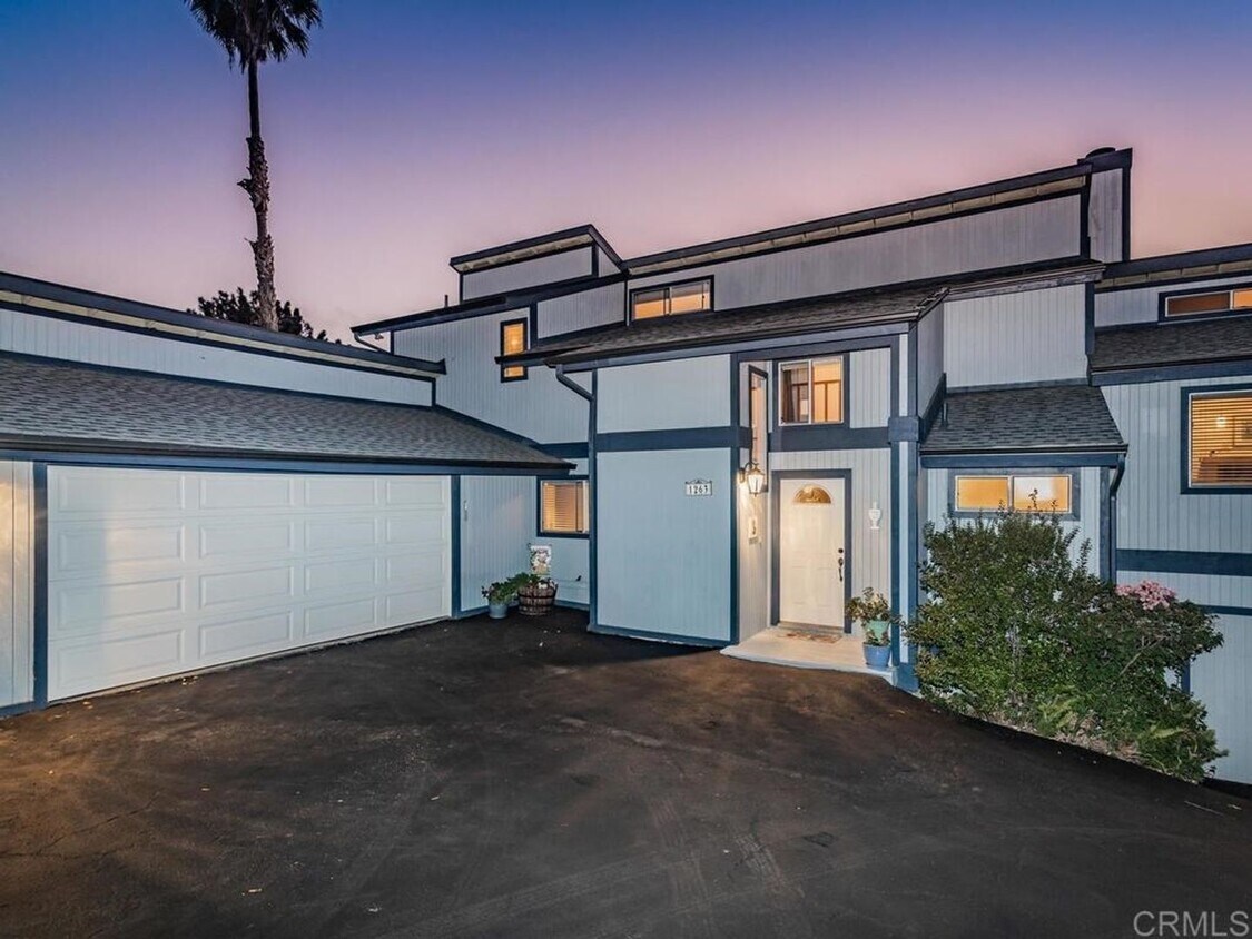 Primary Photo - Home in the heart of Vista with stunning v...