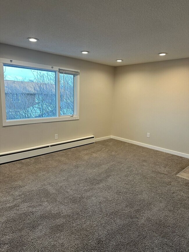 Foto del edificio - Heat Included! Heated Storage, 2 Bedroom/1...