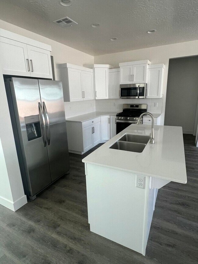Foto del edificio - Best Price Per Square Foot in Town!