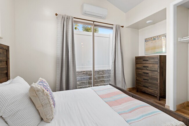 Building Photo - Charming 1 bed/1 bath Detached Guest House...