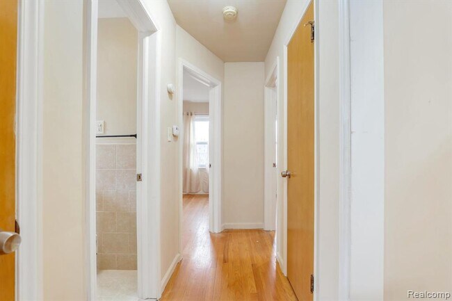 Foto del edificio - 22780 Courtland Ave