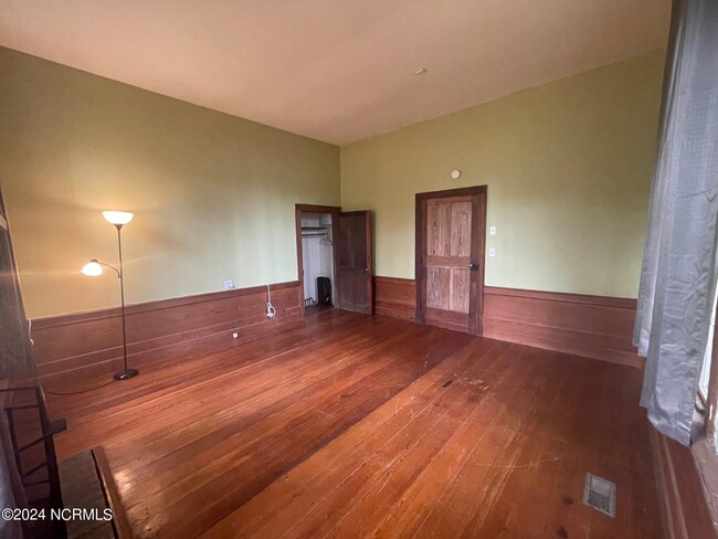 Foto del edificio - 23500 River Rd