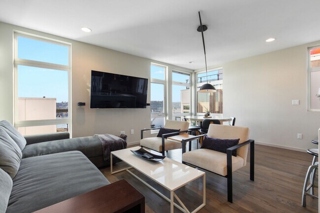 Foto del edificio - 2433 8th Ave N