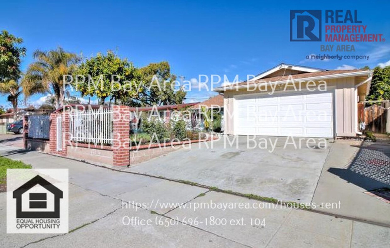 Foto principal - Charming 3-Bedroom, 2-Bath Home in a Prime...