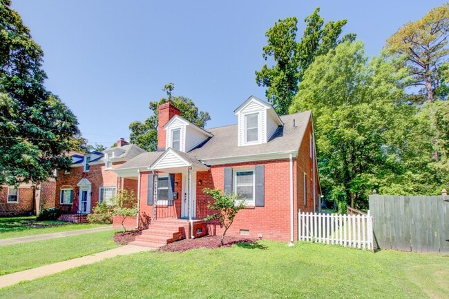 Building Photo - Renovated 3 Bedroom, 2 Bath Cape Cod in Ha...