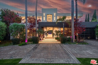Building Photo - 511 N Rexford Dr