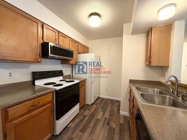 Photo - 1075 S Elkhart Way Apartment