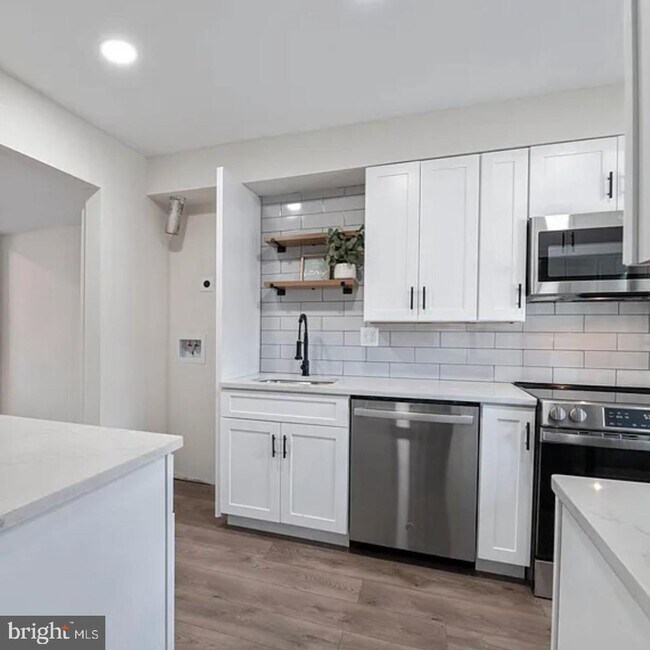 Foto del edificio - 7616 Somerset Ln