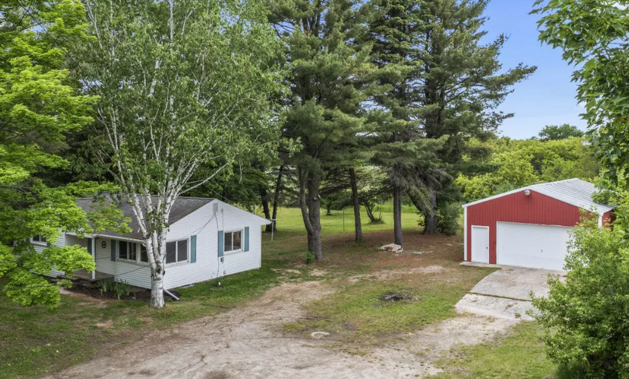 Primary Photo - 3-Bedroom Rental Modern Upgrade Pole Barn ...