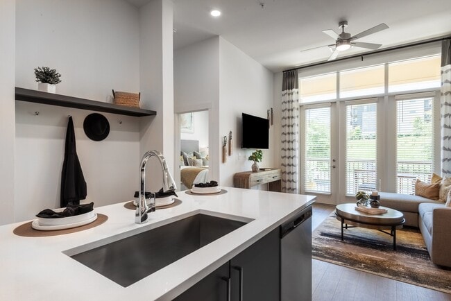 Building Photo - Finley on the Green