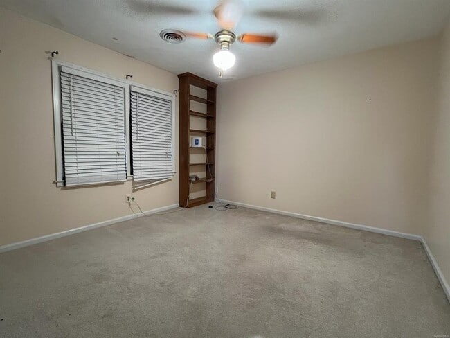 Building Photo - 523 Bellehurst Dr
