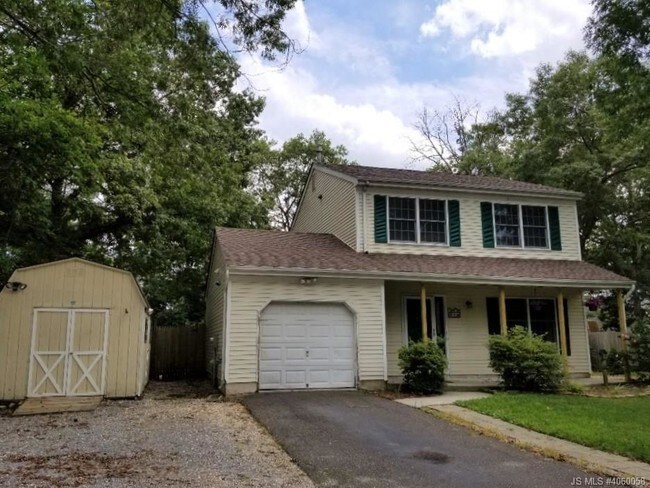 Building Photo - 9 Tanglewood Dr